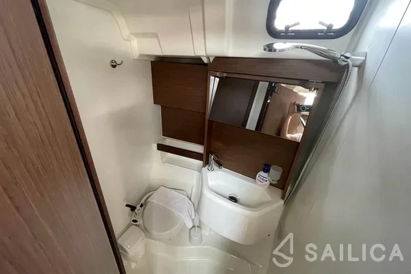 Oceanis 51.1 - Yacht Charter Sailica