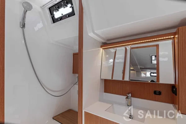 Bavaria C45 - Yacht Charter Sailica