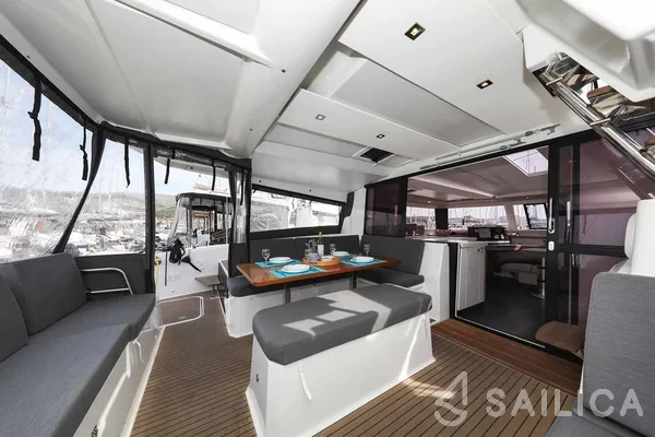 Astréa 42 - Yacht Charter Sailica
