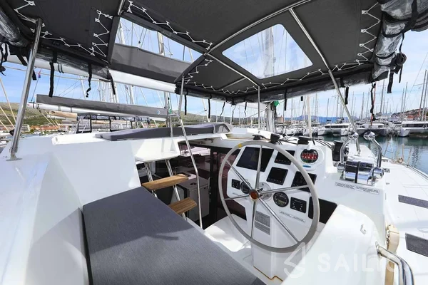 Astréa 42 - Yacht Charter Sailica