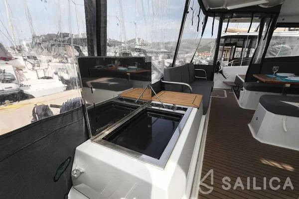 Astréa 42 - Yacht Charter Sailica