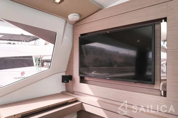 Astréa 42 - Yacht Charter Sailica