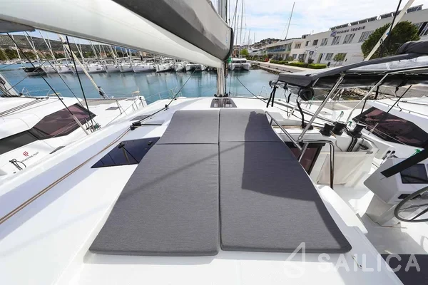 Astréa 42 - Yacht Charter Sailica