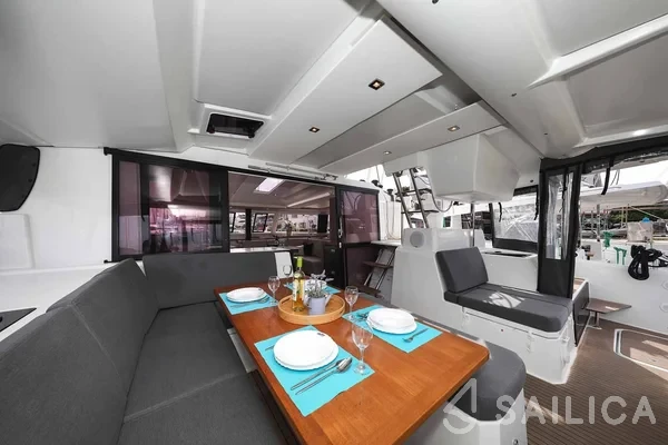 Astréa 42 - Yacht Charter Sailica