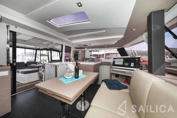 Astréa 42 - Yacht Charter Sailica