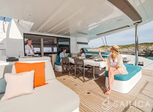 Lagoon 55 - Photo #9 Lagoon 55 - Yacht Charter Sailica