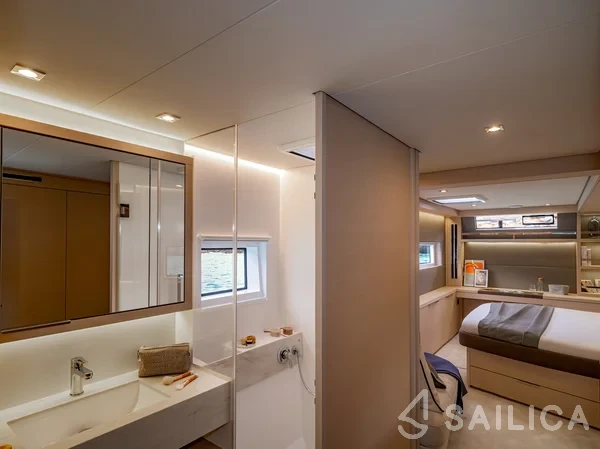 Lagoon 55 - Photo #10 Lagoon 55 - Yacht Charter Sailica