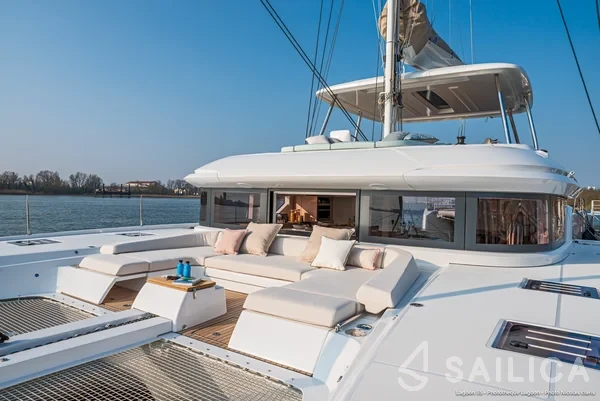 Lagoon 55 - Photo #15 Lagoon 55 - Yacht Charter Sailica