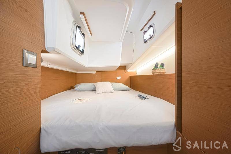 Sun Odyssey 380 - Yacht Charter Sailica