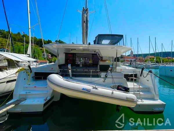 Astréa 42 - Yacht Charter Sailica