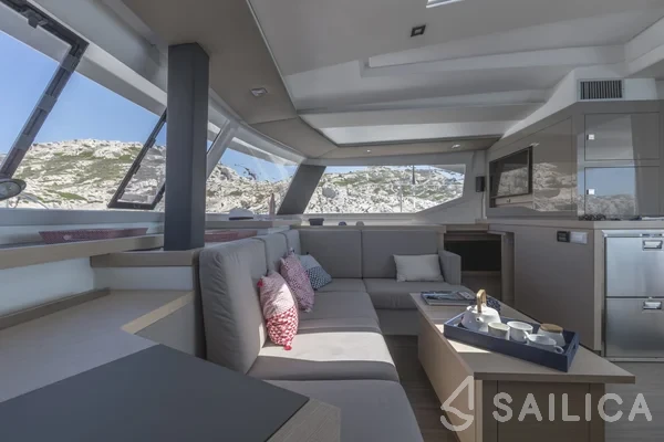 Astréa 42 - Yacht Charter Sailica