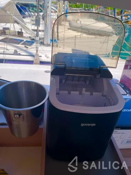 Astréa 42 - Yacht Charter Sailica