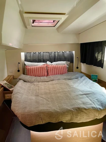 Astréa 42 - Yacht Charter Sailica