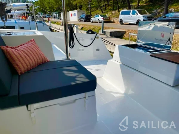 Astréa 42 - Yacht Charter Sailica