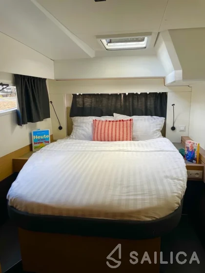 Astréa 42 - Yacht Charter Sailica