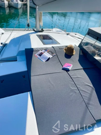 Astréa 42 - Yacht Charter Sailica