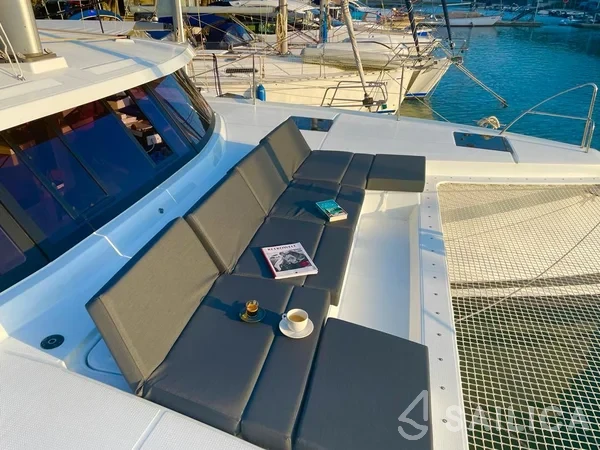 Astréa 42 - Yacht Charter Sailica