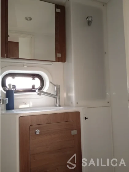 Bali 4.2 - Yacht Charter Sailica