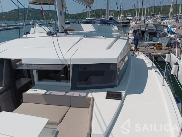 Bali 4.2 - Yacht Charter Sailica