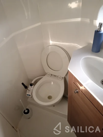 Bali 4.2 - Yacht Charter Sailica