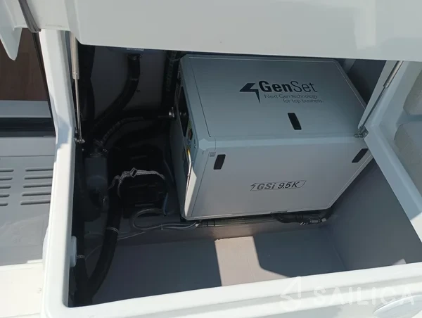 Bali 4.2 - Yacht Charter Sailica