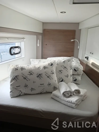 Bali 4.2 - Yacht Charter Sailica