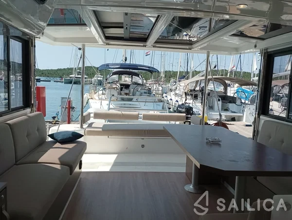 Bali 4.2 - Yacht Charter Sailica