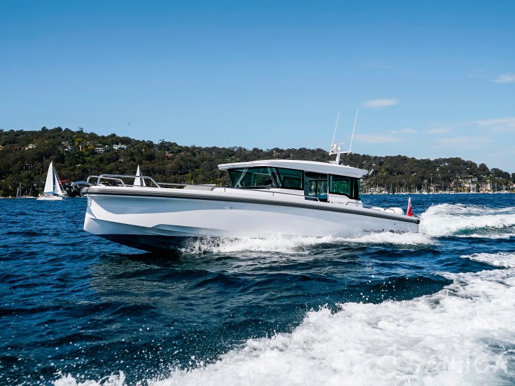 Axopar 37 XC Cross Cabin - Yacht Charter Sailica