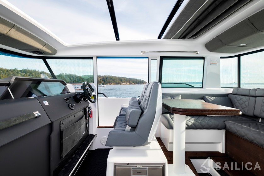 Axopar 37 XC Cross Cabin - Yacht Charter Sailica