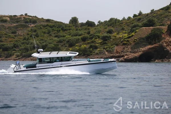Axopar 37 XC Cross Cabin - Yacht Charter Sailica