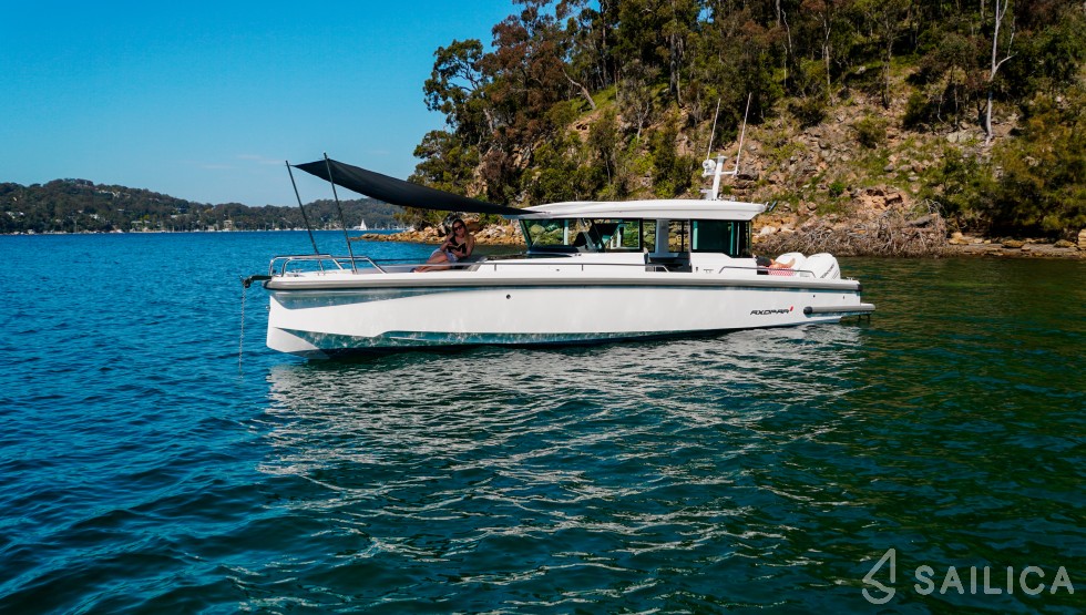 Axopar 37 XC Cross Cabin - Yacht Charter Sailica