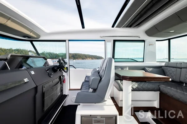 Axopar 37 XC Cross Cabin - Yacht Charter Sailica