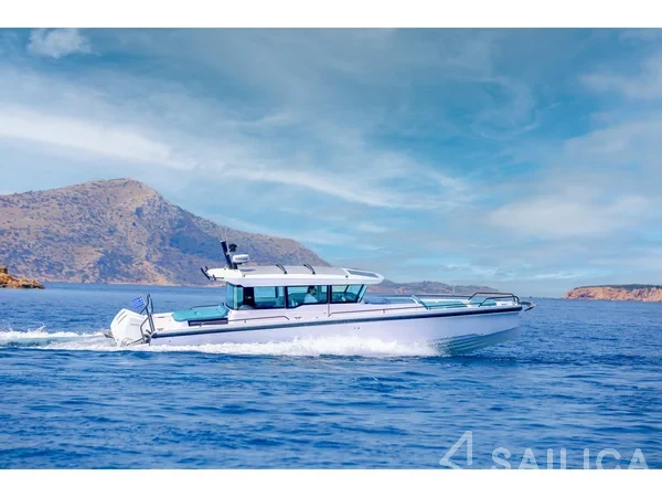 Axopar 37 XC Cross Cabin - Yacht Charter Sailica
