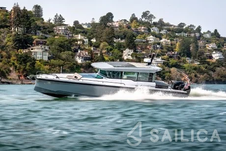 Axopar 37 XC Cross Cabin - Yacht Charter Sailica