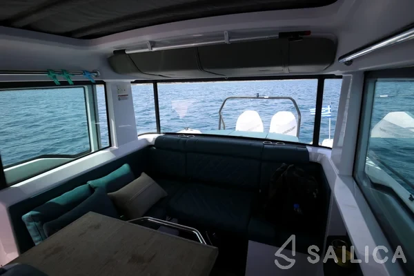 Axopar 37 XC Cross Cabin - Yacht Charter Sailica
