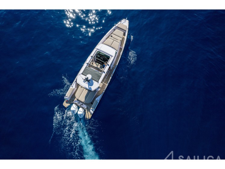 Axopar 37  Sun Top - Yacht Charter Sailica