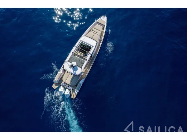 Axopar 37  Sun Top - Yacht Charter Sailica