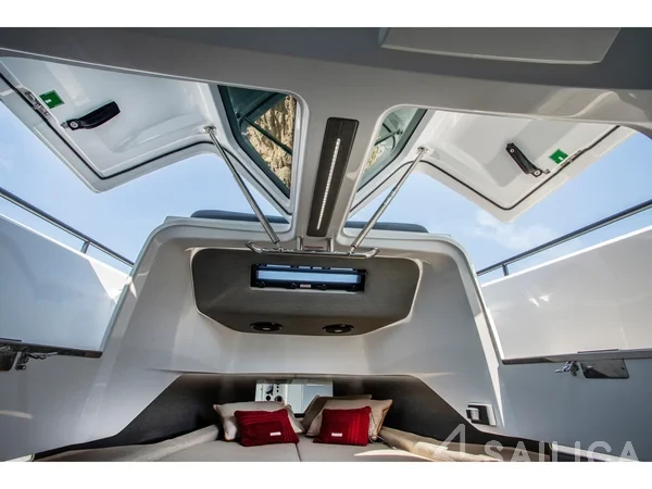 Axopar 37  Sun Top - Yacht Charter Sailica