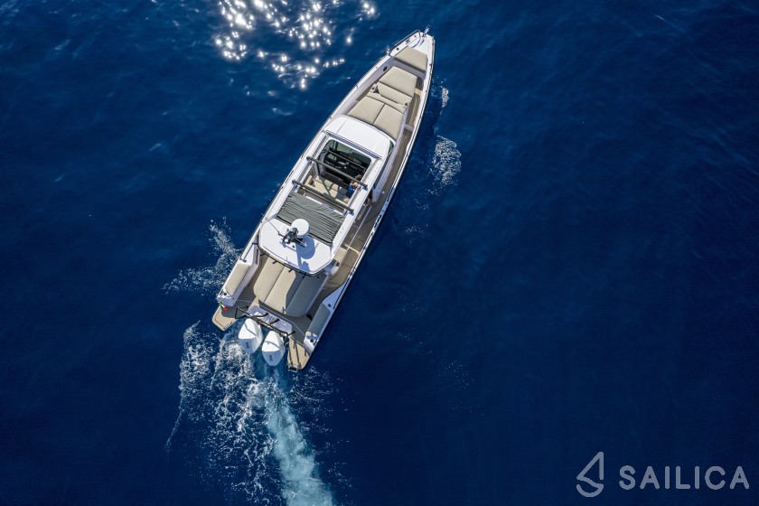 Axopar 37  Sun Top - Yacht Charter Sailica