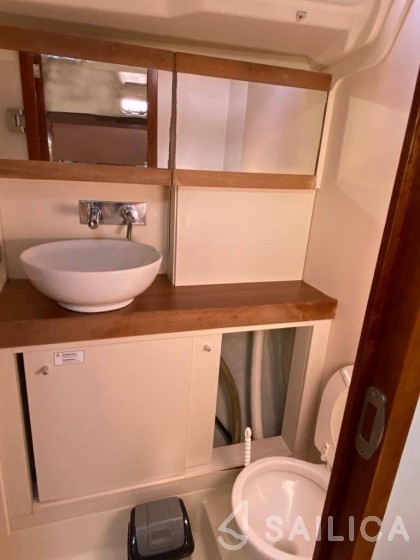 Hanse 445 - Yacht Charter Sailica