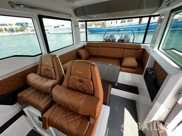 Axopar 37 XC Cross Cabin - Yacht Charter Sailica