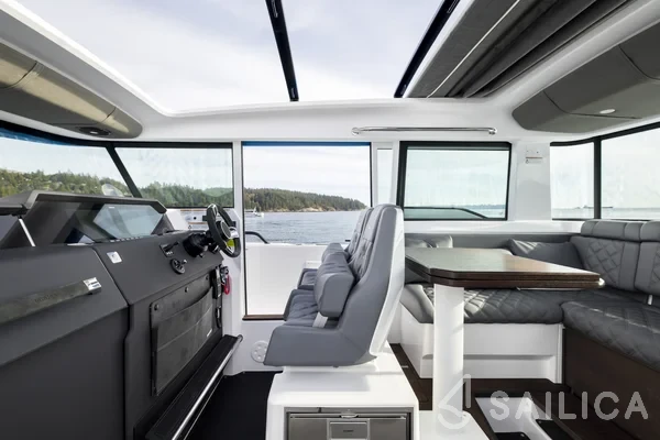 Axopar 37 XC Cross Cabin - Yacht Charter Sailica