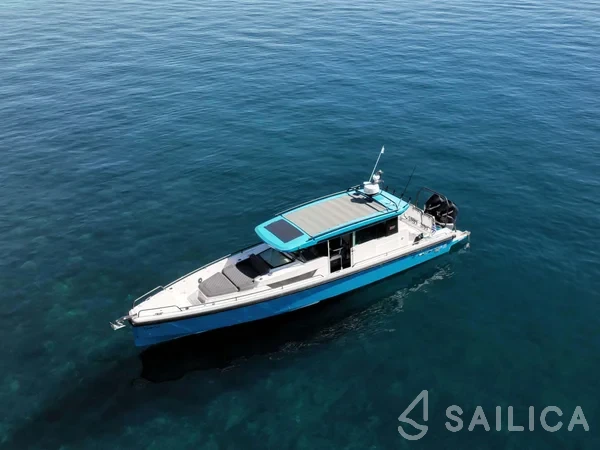 Axopar 37 XC Cross Cabin - Yacht Charter Sailica