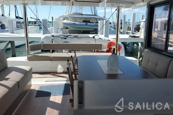 Bali 4.4 - Yacht Charter Sailica