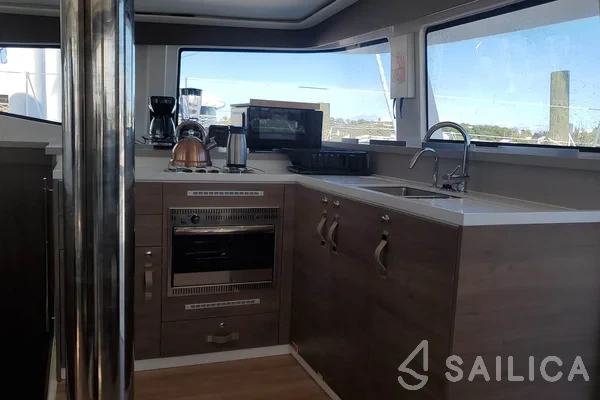 Bali 4.4 - Yacht Charter Sailica