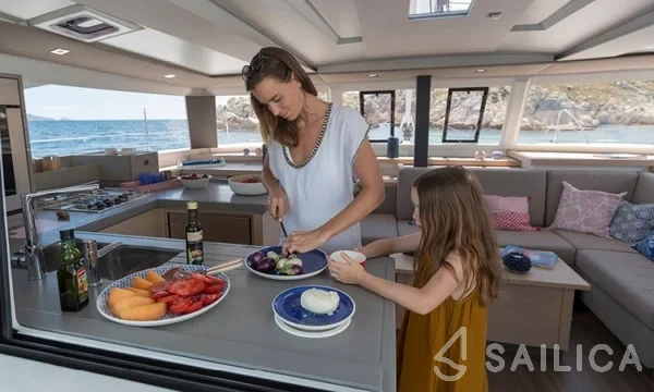 Astréa 42 - Yacht Charter Sailica