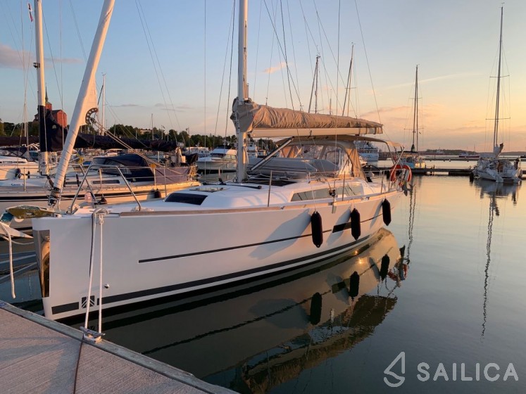 Dufour 360 Liberty - Yacht Charter Sailica