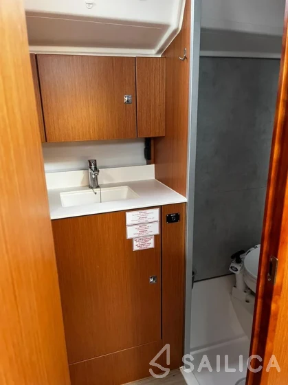 Bavaria C42 - Yacht Charter Sailica