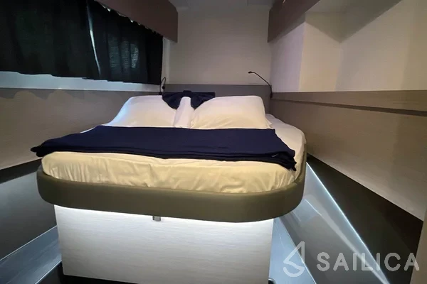 Astréa 42 - Yacht Charter Sailica