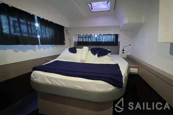 Astréa 42 - Yacht Charter Sailica